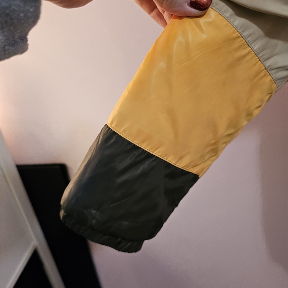 Colorblock Puffer Jacket - Picture 8 of 10